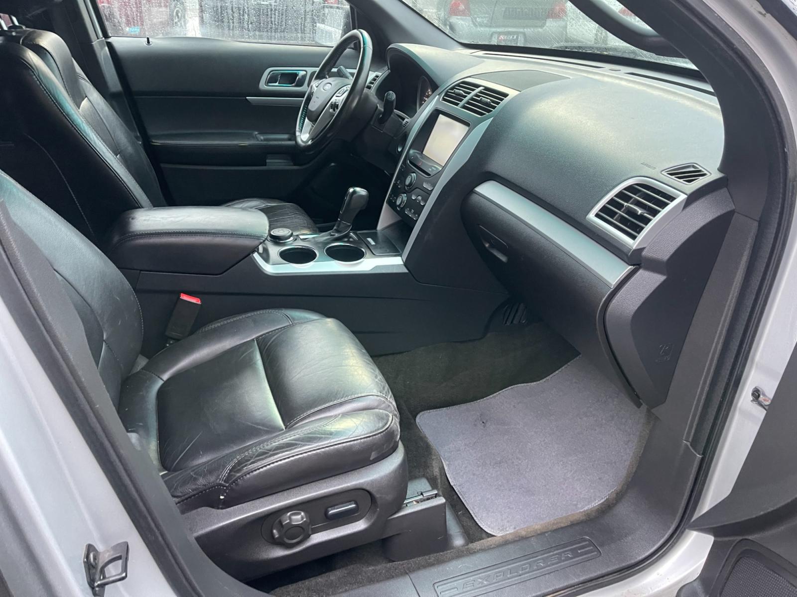 2013 Silver /Black Ford Explorer XLT 4WD (1FM5K8D84DG) with an 3.5L V6 DOHC 24V engine, 6-Speed Automatic transmission, located at 547 E. Main St., Orwell, OH, 44076, (440) 437-5893, 41.535435, -80.847855 - This 2013 Ford Explorer XLT with the 4WD option is powered by a 3.5-liter V6 engine paired with a 6-speed automatic transmission and comes equipped with a tow package capable of pulling up to 5,000 pounds, making it suitable for various towing needs. The inclusion of tri-zone automatic climate contr - Photo #43